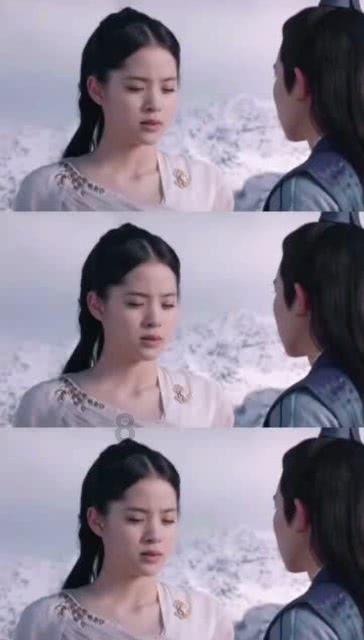过十字路口有红绿灯，左侧闯红灯，导致绿灯行驶车辆连撞，而闯红灯车辆却无事最后杨常离开，怎么判责？游戏画面
