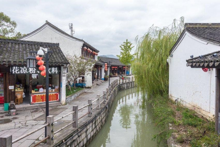 搜山扫石护航中越铁路
